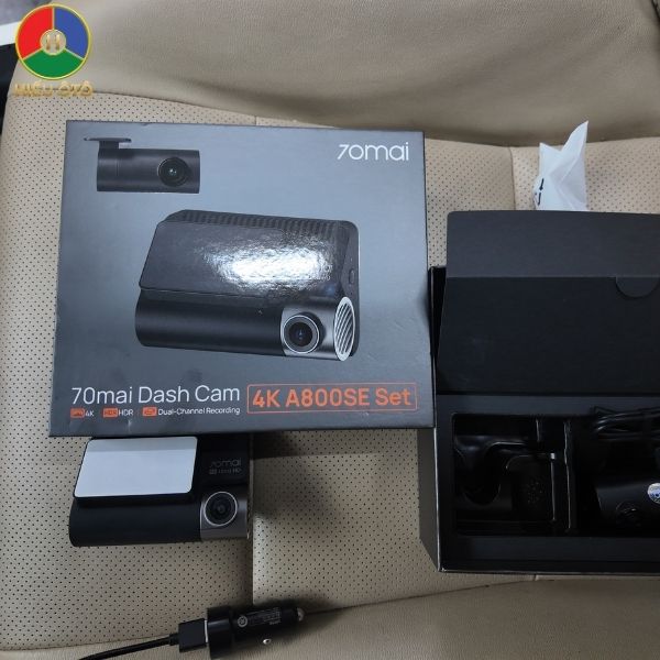 Hộp đựng bộ camera hành trình 70mai A800SE Set 4K chuẩn bị được bóc seal và lắp đặt thực tế
