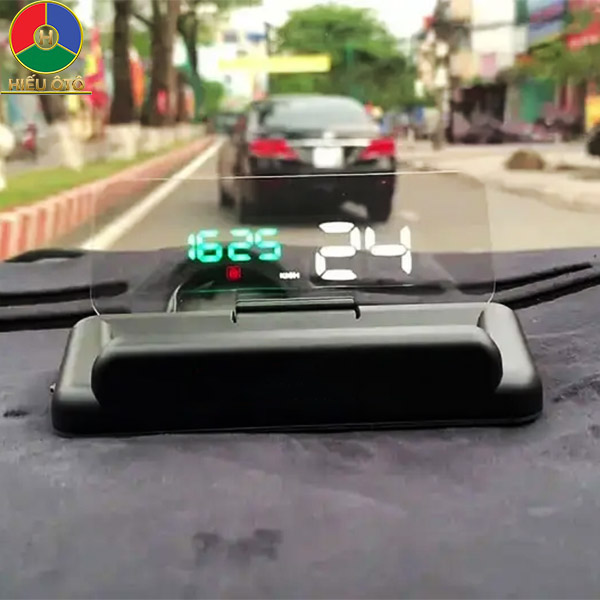 lợi ích khi lắp màn hình hắt kính hud ô tô 