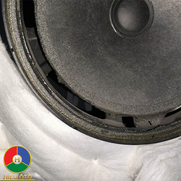 sửa lỗi rách gân loa xe ô tô 